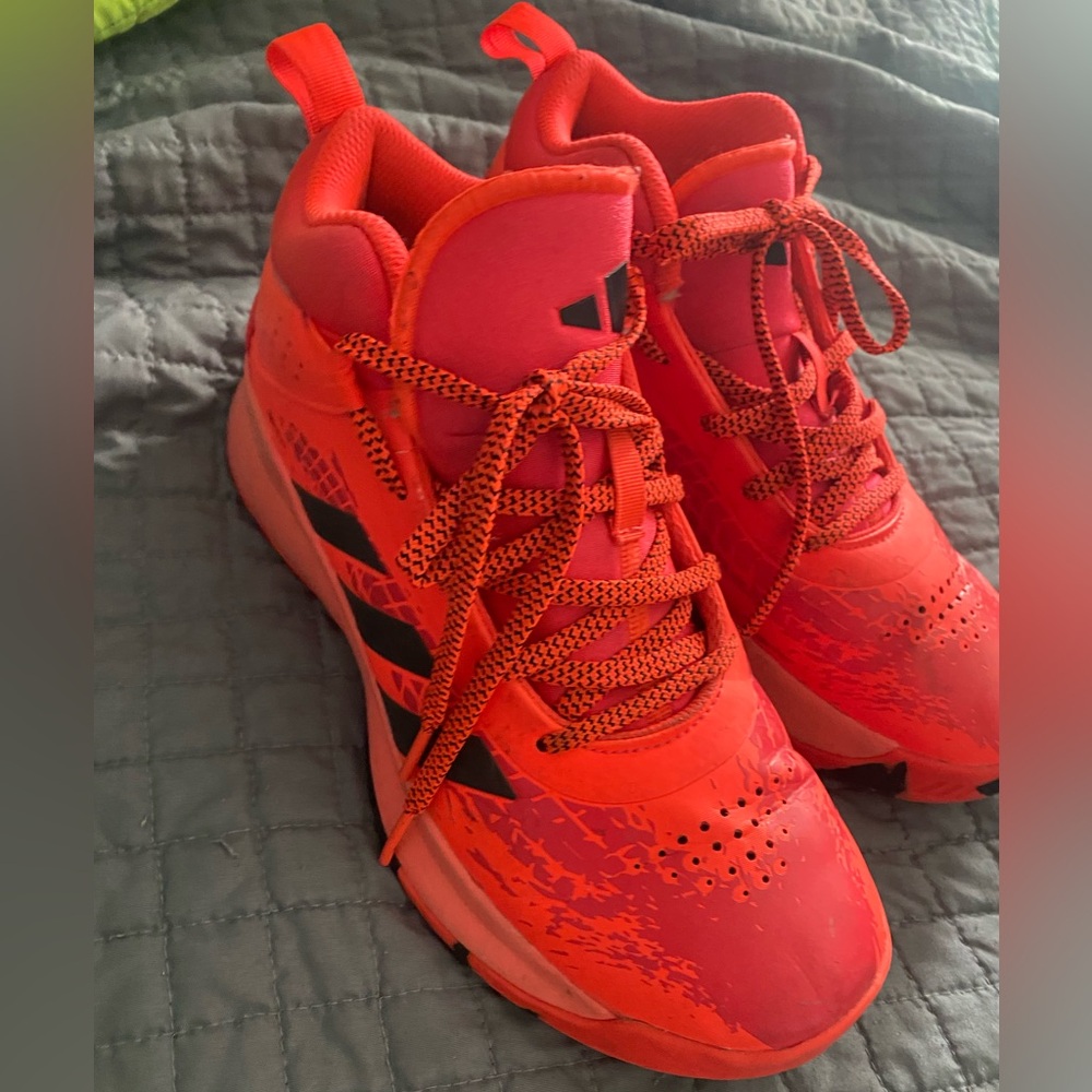 Youth sz 7 adidas basketball shoes